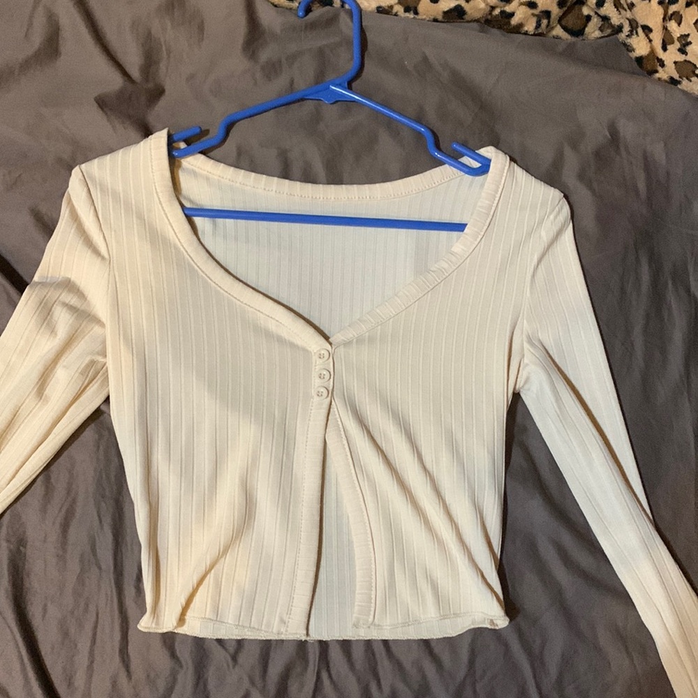 quarter button crop top. size small